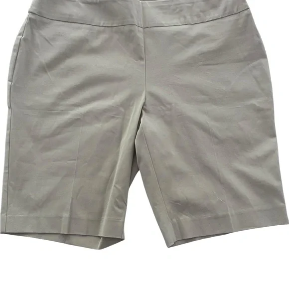 NWT Crown & Ivy Ashley Women Pull on Bermuda Shorts Size 16 - Picture 1 of 5